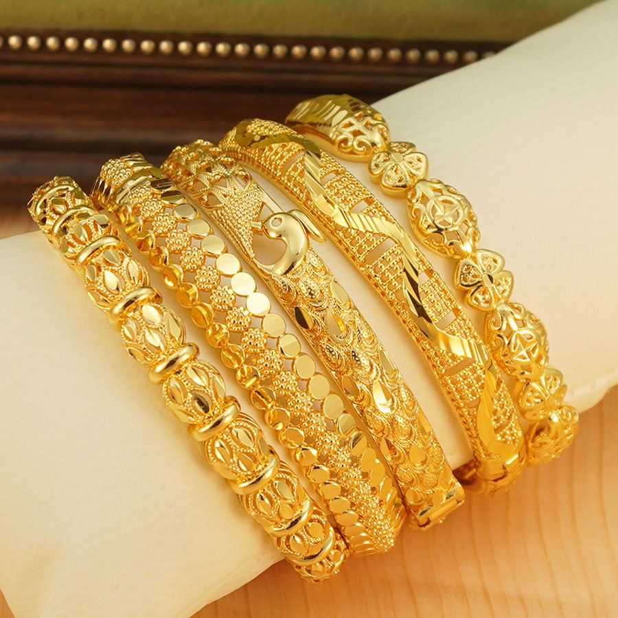 Ethnic Fashion In Dubai - Conjunto de Pulseiras Douradas com Pavão